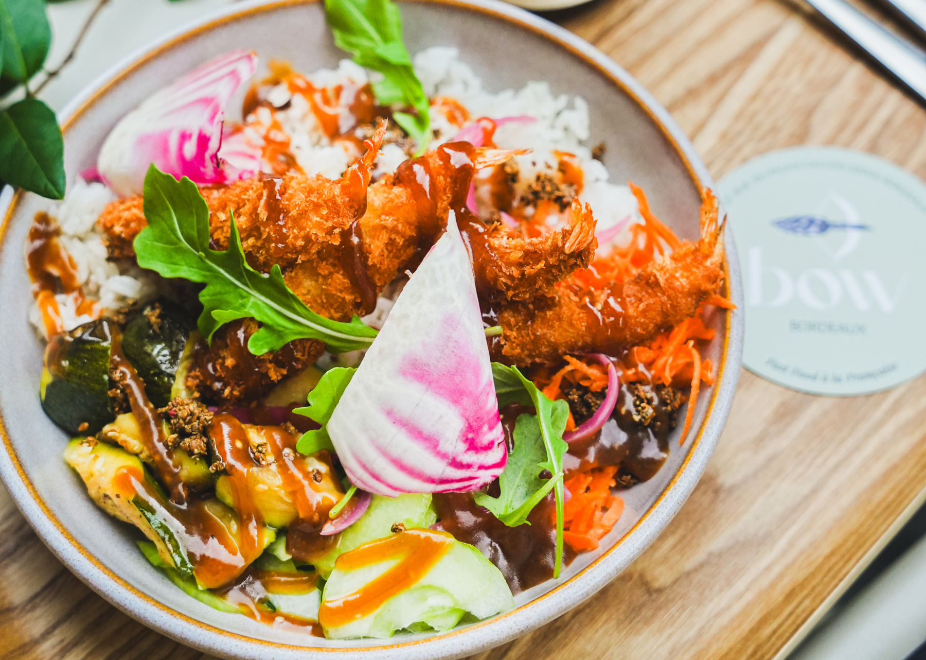 Bow est un Fast Good : restaurant rapide au service la bonne cuisine.